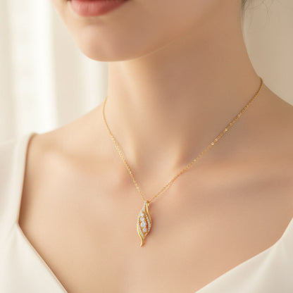 Moissanite Curve Pendant Necklace – 0.56ct D Color VVS1, 925 Sterling Silver – The Belgravia Curve | Macklo London