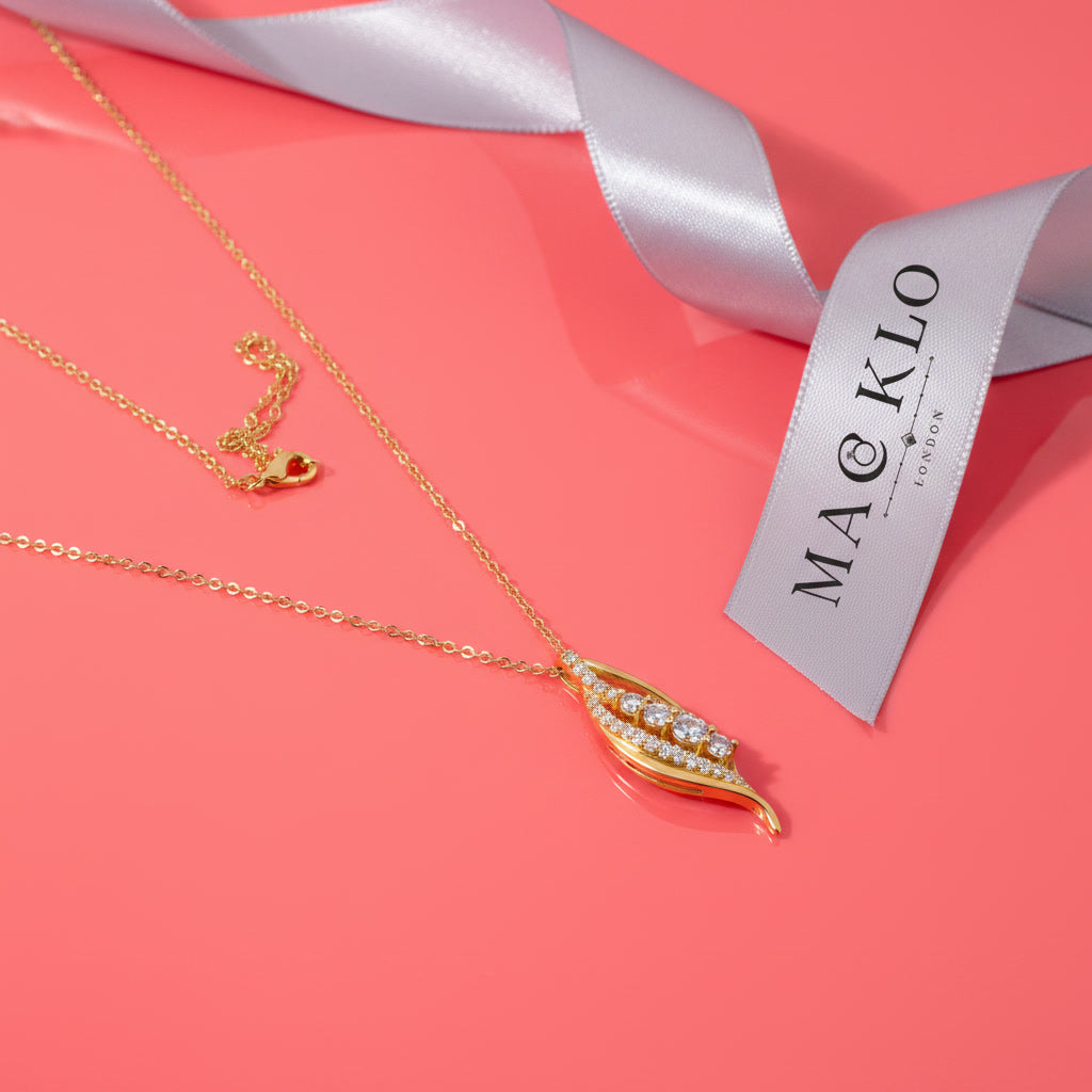 Moissanite Curve Pendant Necklace – 0.56ct D Color VVS1, 925 Sterling Silver – The Belgravia Curve | Macklo London
