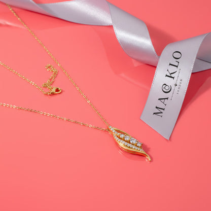 Moissanite Curve Pendant Necklace – 0.56ct D Color VVS1, 925 Sterling Silver – The Belgravia Curve | Macklo London
