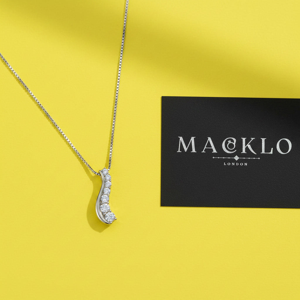 Moissanite Curve Pendant Necklace – D Color VVS1, 925 Sterling Silver – The Mayfair Curve | Macklo London