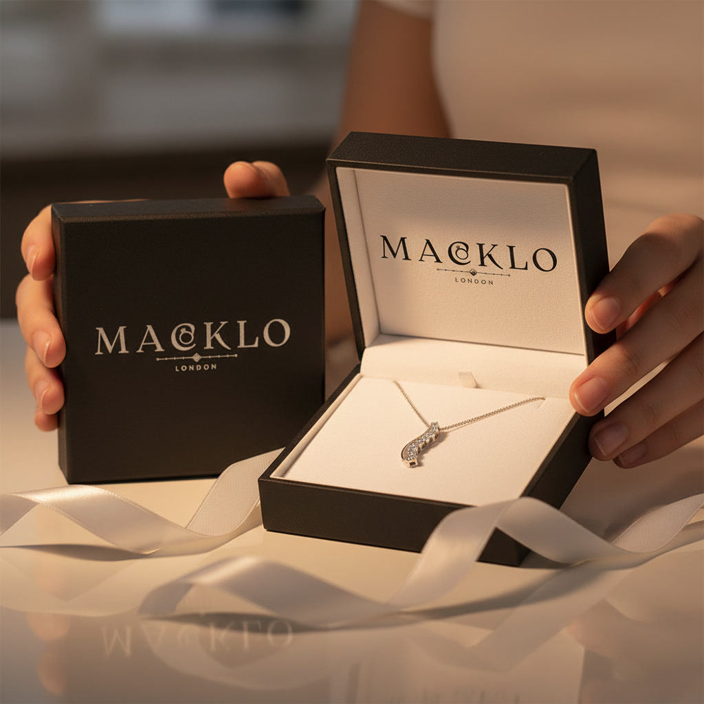 Moissanite Curve Pendant Necklace – D Color VVS1, 925 Sterling Silver – The Mayfair Curve | Macklo London