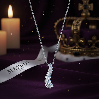 Moissanite Curve Pendant Necklace – D Color VVS1, 925 Sterling Silver – The Mayfair Curve | Macklo London