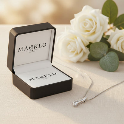 Moissanite Curve Pendant Necklace – D Color VVS1, 925 Sterling Silver – The Mayfair Curve | Macklo London