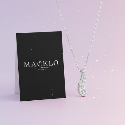 Moissanite Curve Pendant Necklace – D Color VVS1, 925 Sterling Silver – The Mayfair Curve | Macklo London